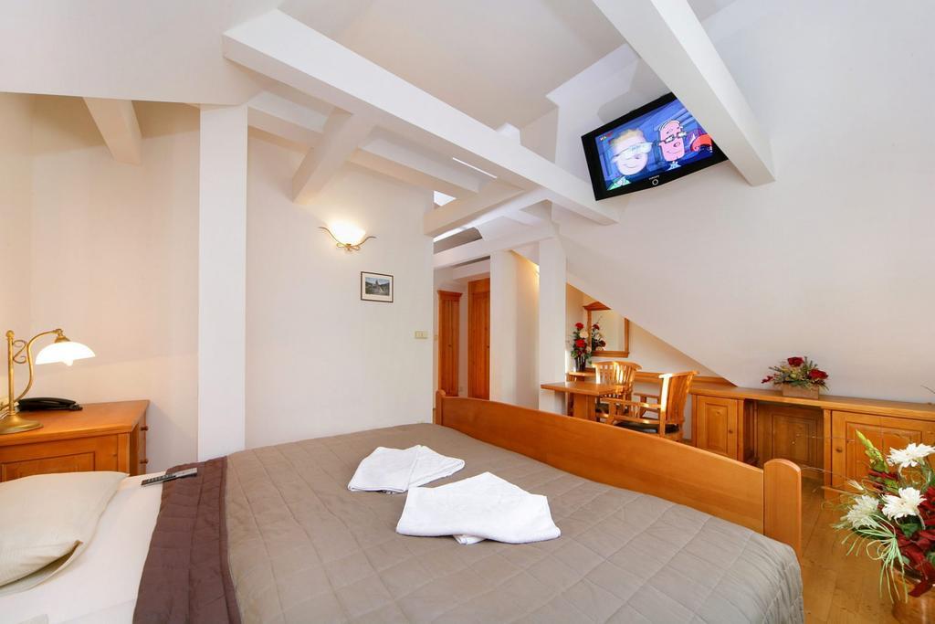 Hotel Pizzeria Belmonte Špindlerŭv Mlýn Rom bilde